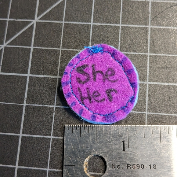 🌈Cute She Her Pronoun Heart Pin Set - Picture 3 of 6